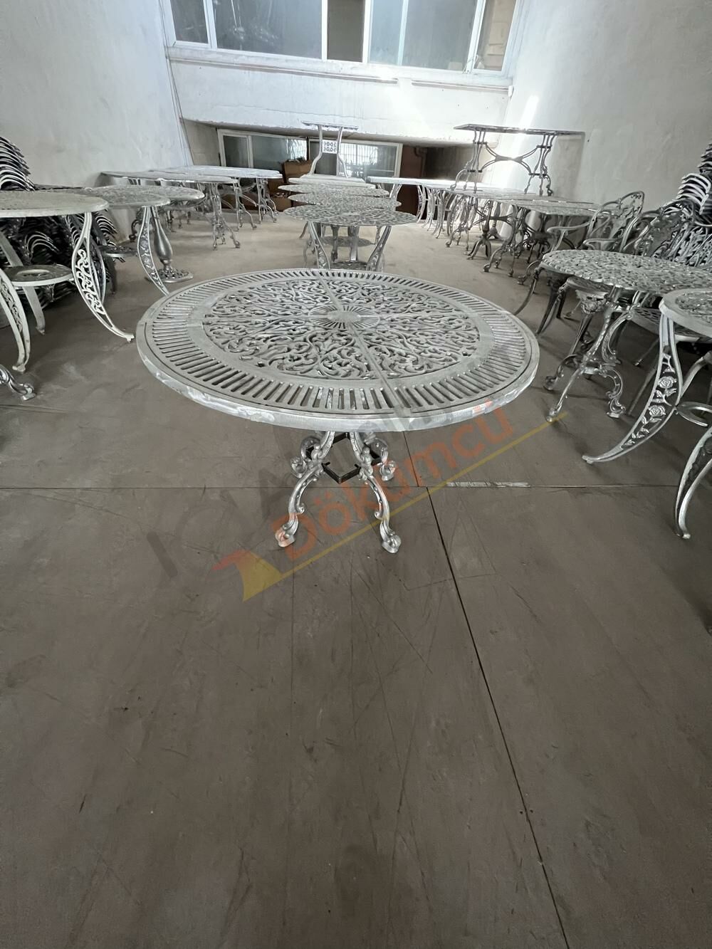 Döküm masa doksan yedi çap dar ayak