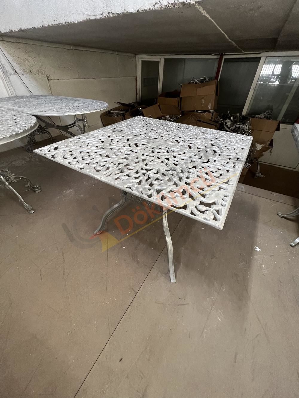 Döküm masa kuğu kare 90x90
