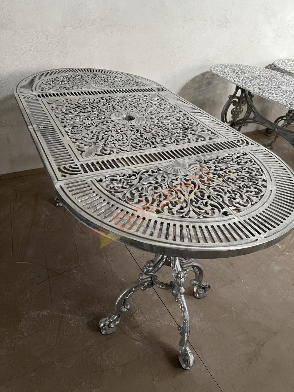 Döküm masa oval 149x74 cm