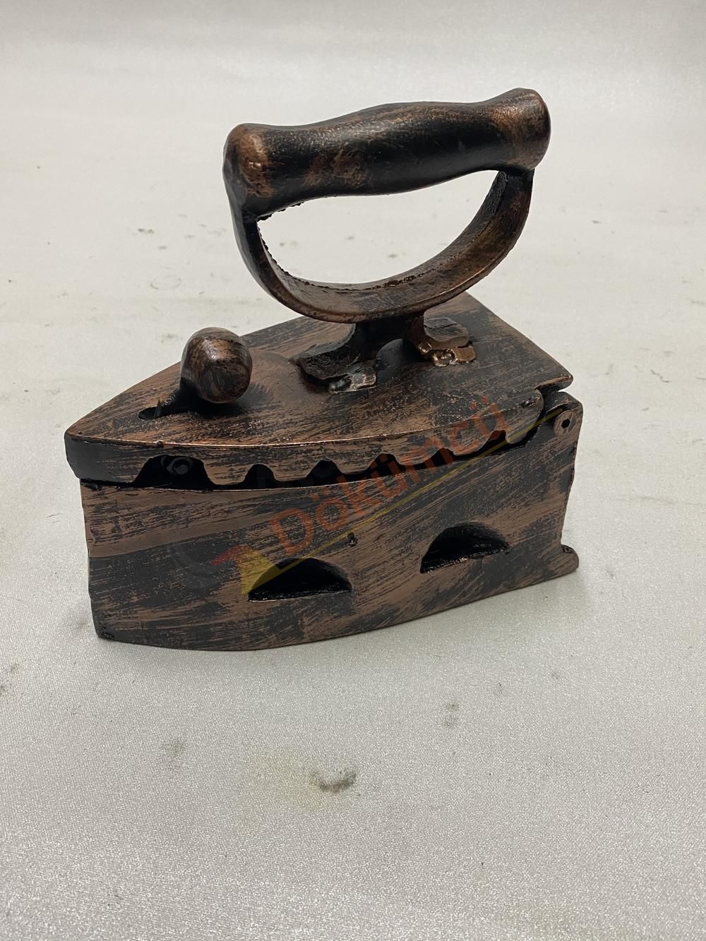 Antik ütü-kömürlü ütü