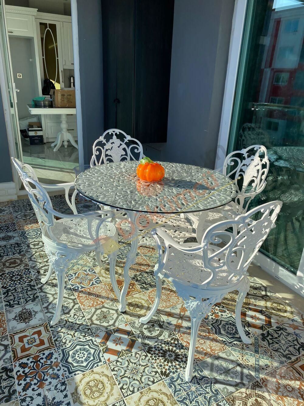 Beyaz inci takım masa sandalye