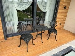Güllü sandalye iki osmanlı masa siyah renk