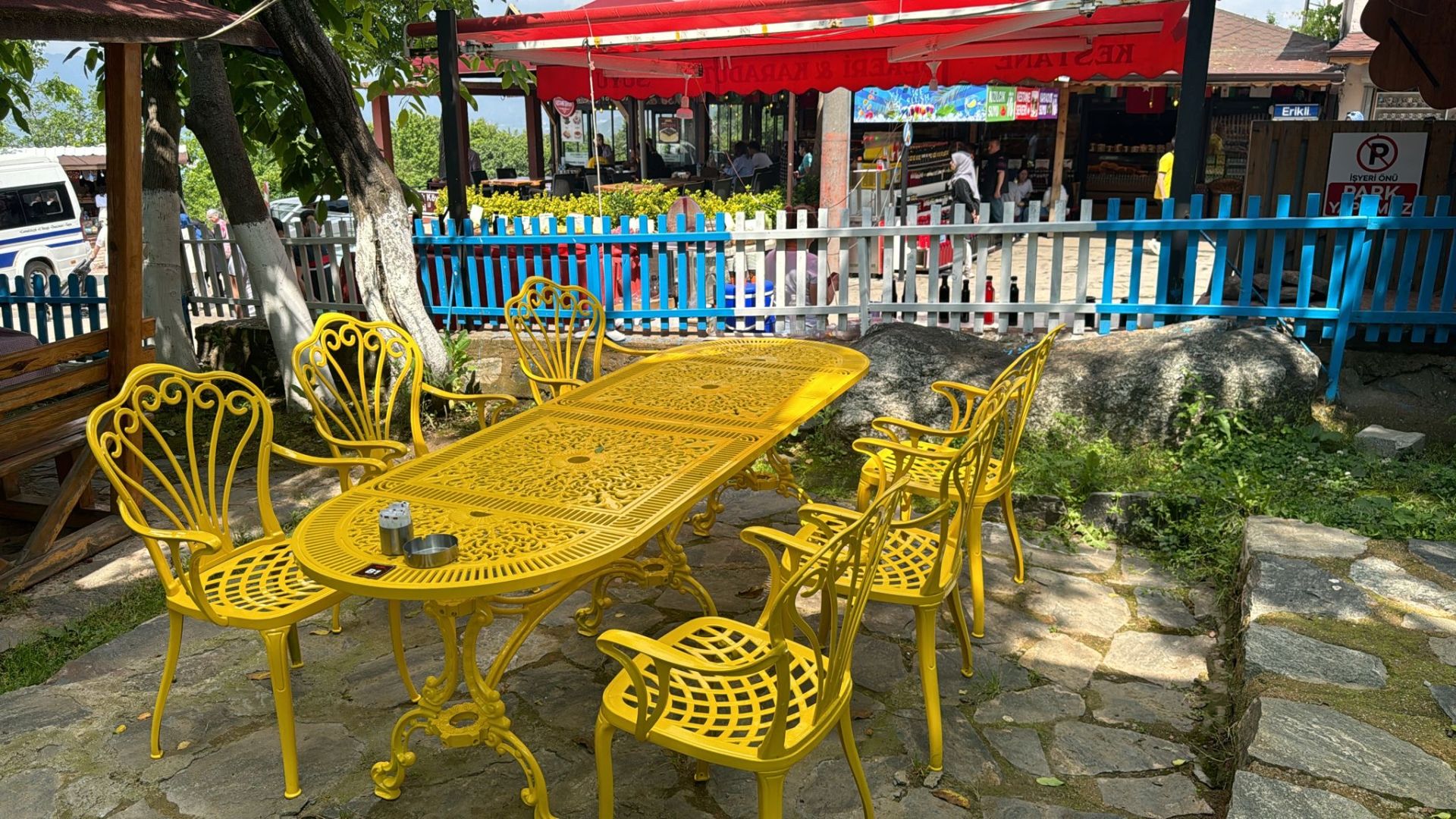 Döküm sarı büyük yemek masa takımı