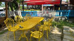 Döküm sarı büyük yemek masa takımı