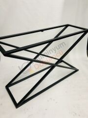 Metal Dresuar z model