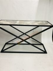 Metal Dresuar z model