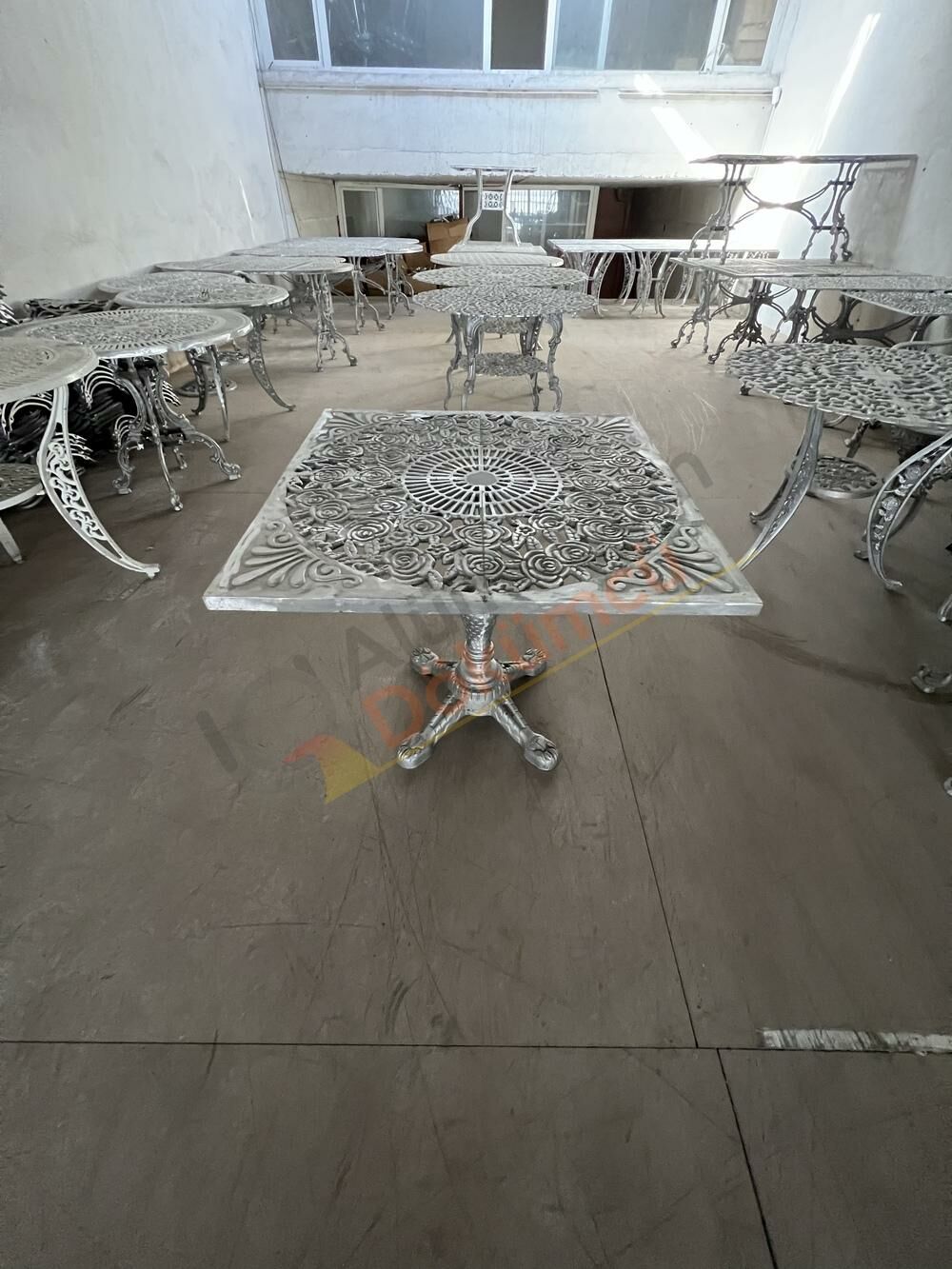 Masa kare tek ayak 78x78 cm