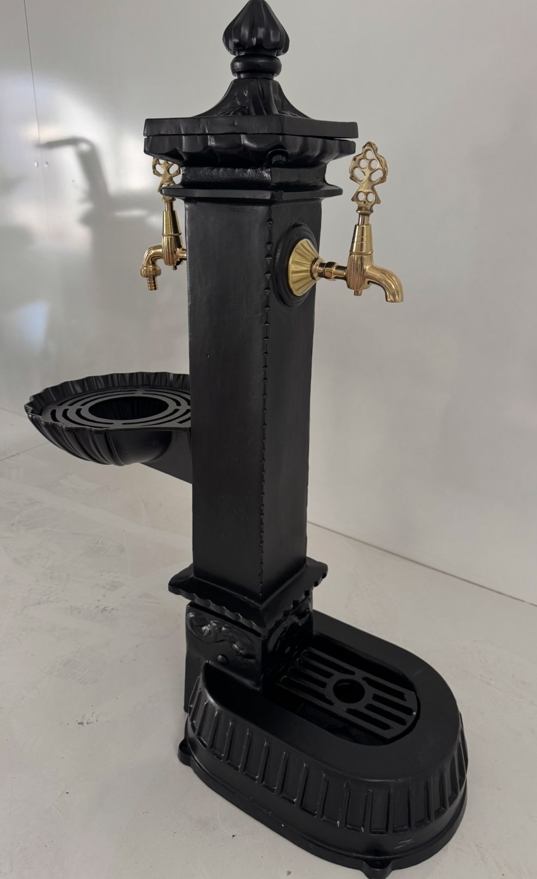 Döküm Çeşme çift lavobalı-altta Lavoba ve ortada lavobalı