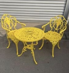 Güllü kollu sandalye 60 çap güllü masa sarı renk