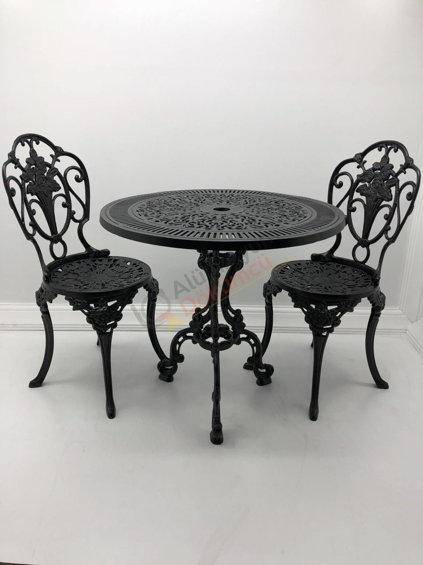 Güllü kolsuz sandalye 75 çap yuvarlak masa yılan ayak