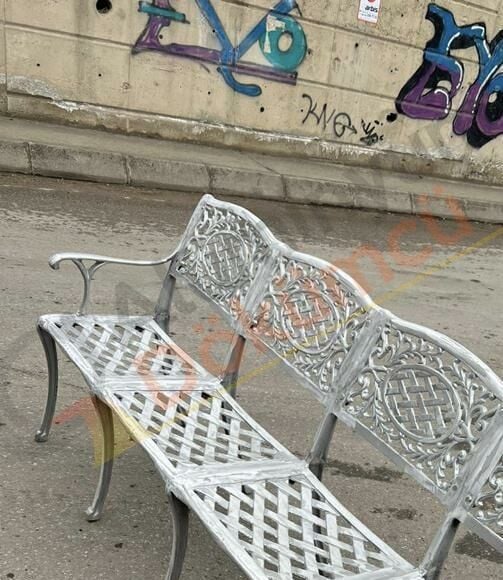 Döküm üçlü sandalye