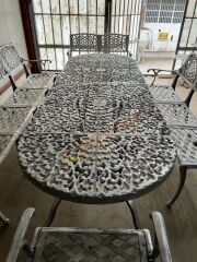 Oval masa en büyük kuğu 271cm x90 cm