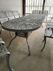 Oval masa en büyük kuğu 271cm x90 cm