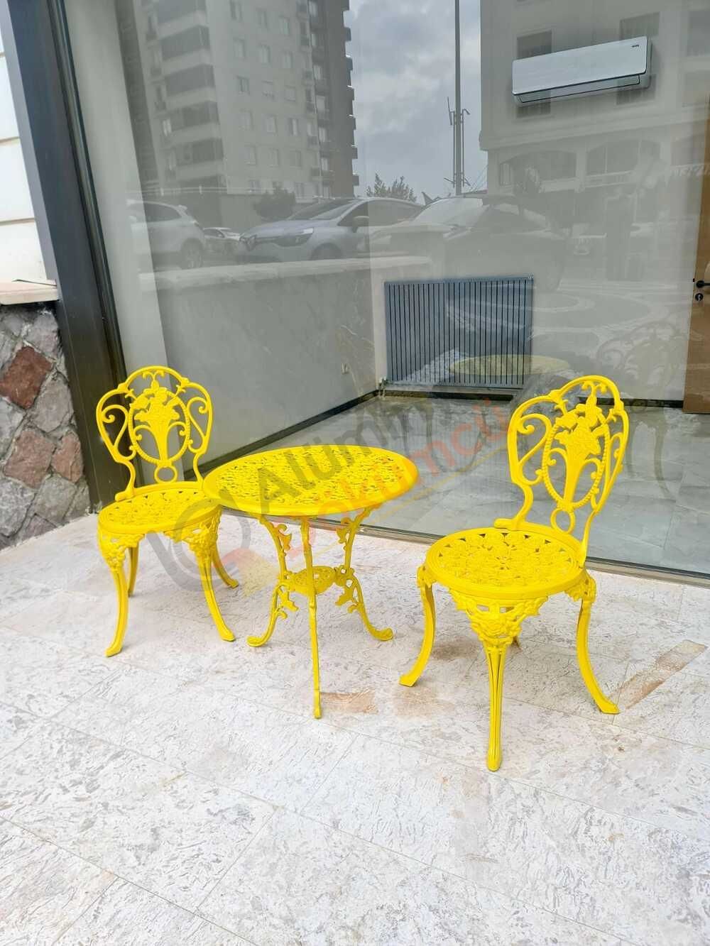 Sarı döküm sandalye masa takım