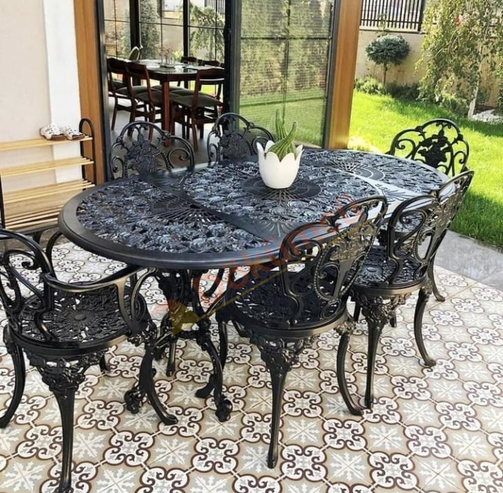 Sandalye güllü masa güllü takım