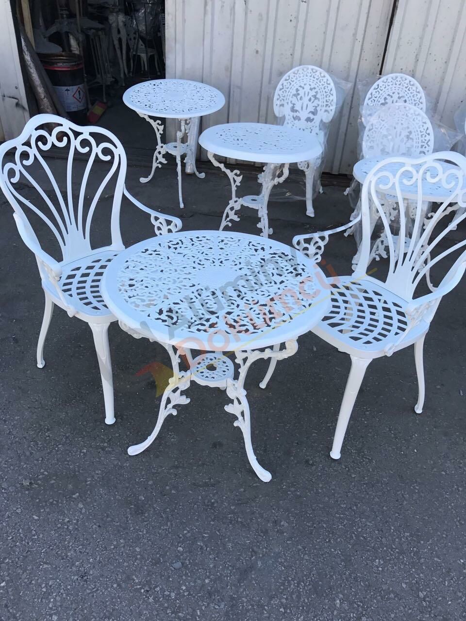 Döküm sandalye kuğu 2 Osmanlı masa 65 çap