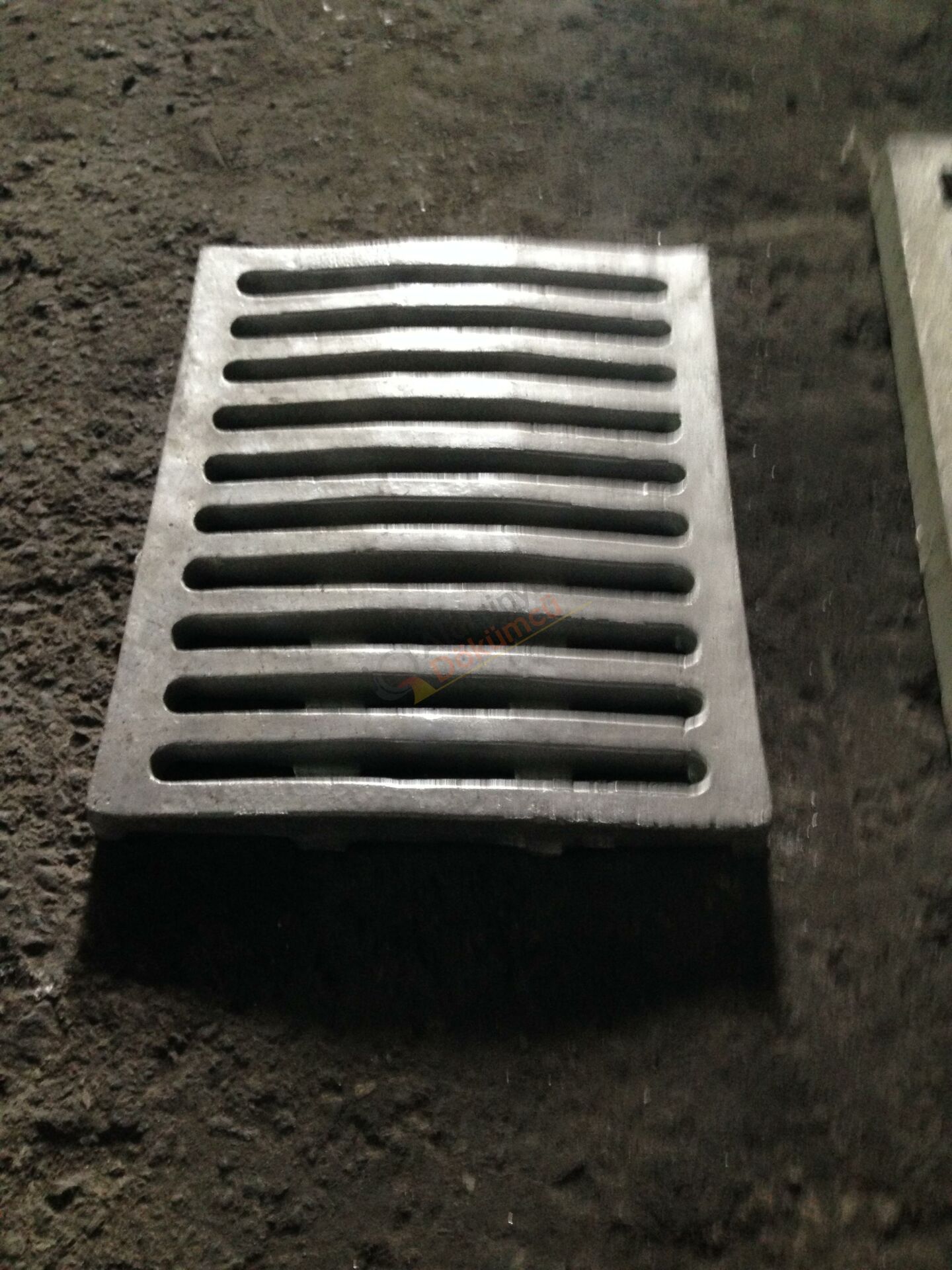 DÖKÜM IZGARA KÜFLENMEZ (28x34x2,5)
