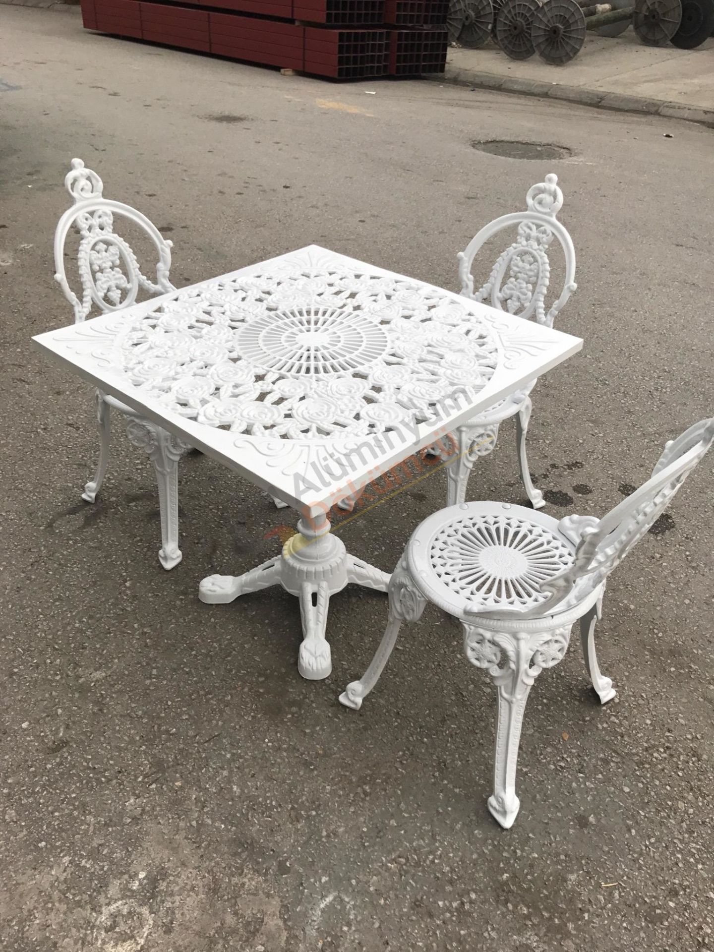 Padişah sandalye 3 adet 80 cm lik kare güllü masa