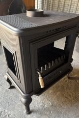 Kare soba yan cam alttan küllük