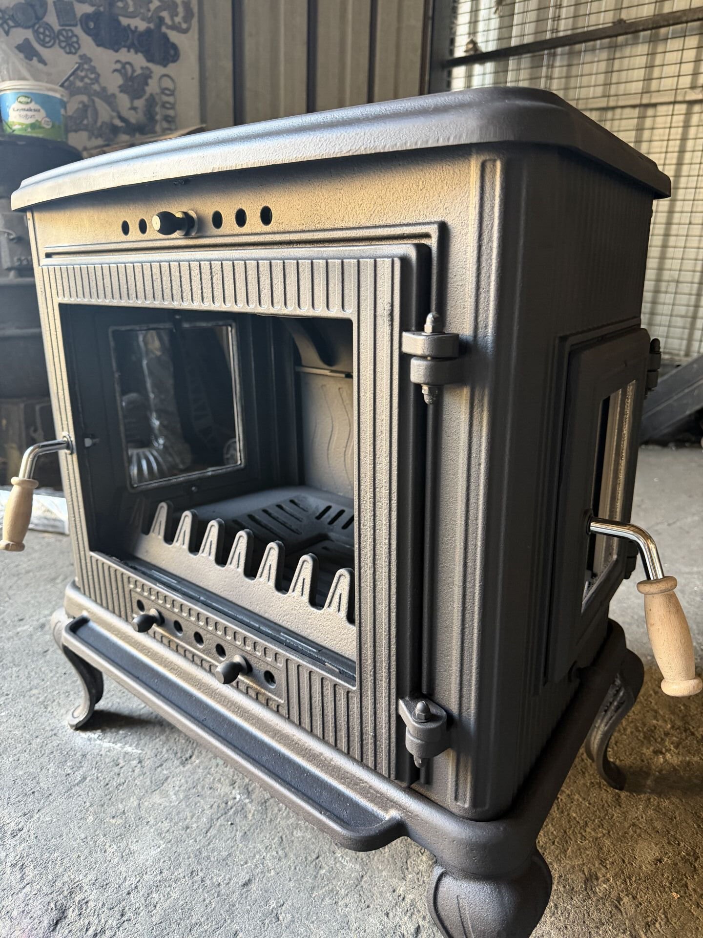 Kare soba yan cam alttan küllük