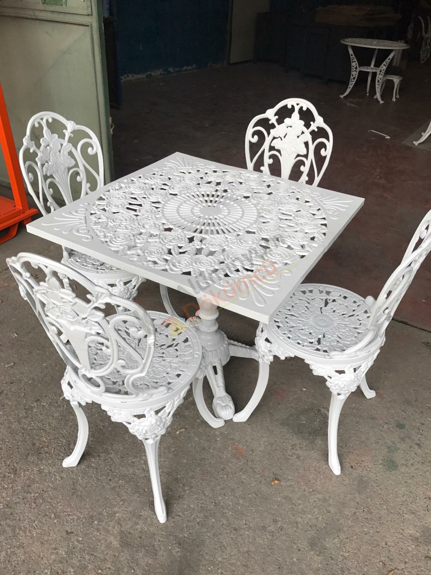 Kare masa 80 çap 4 güllü sandalye