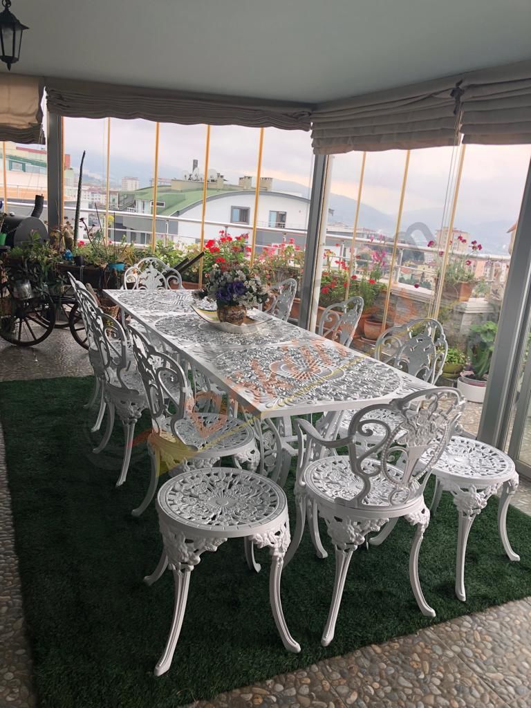 Güllü sandalye masa tabure takım