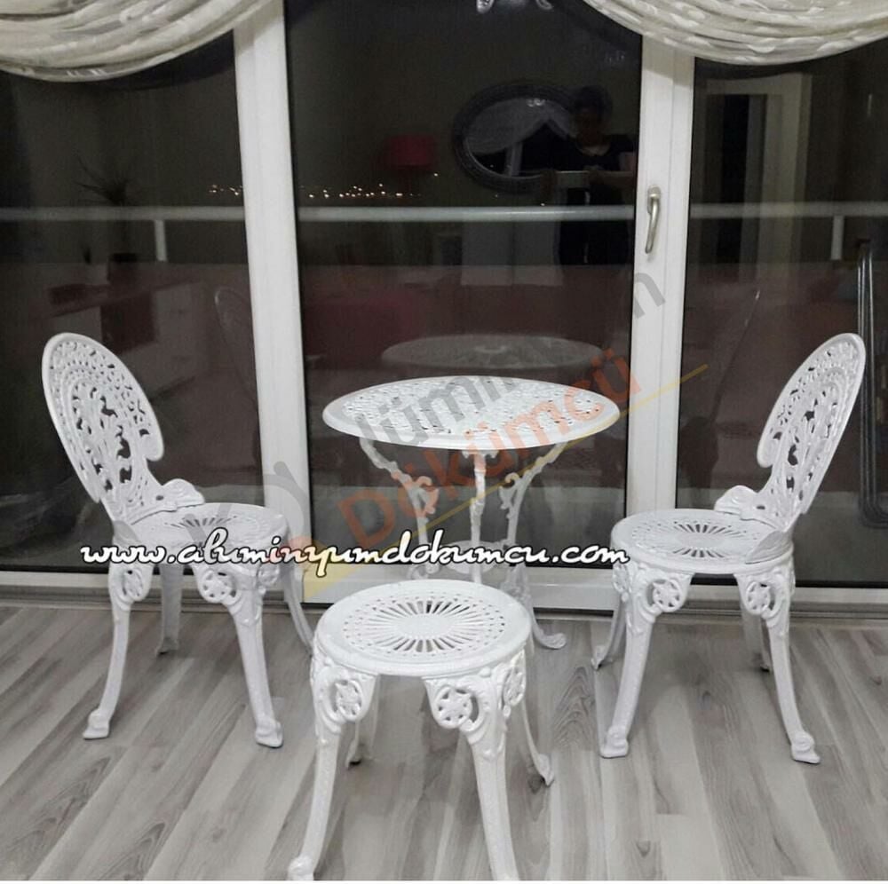 Osmanlı beyaz 2 sandalye 65çap masa 1 tabure