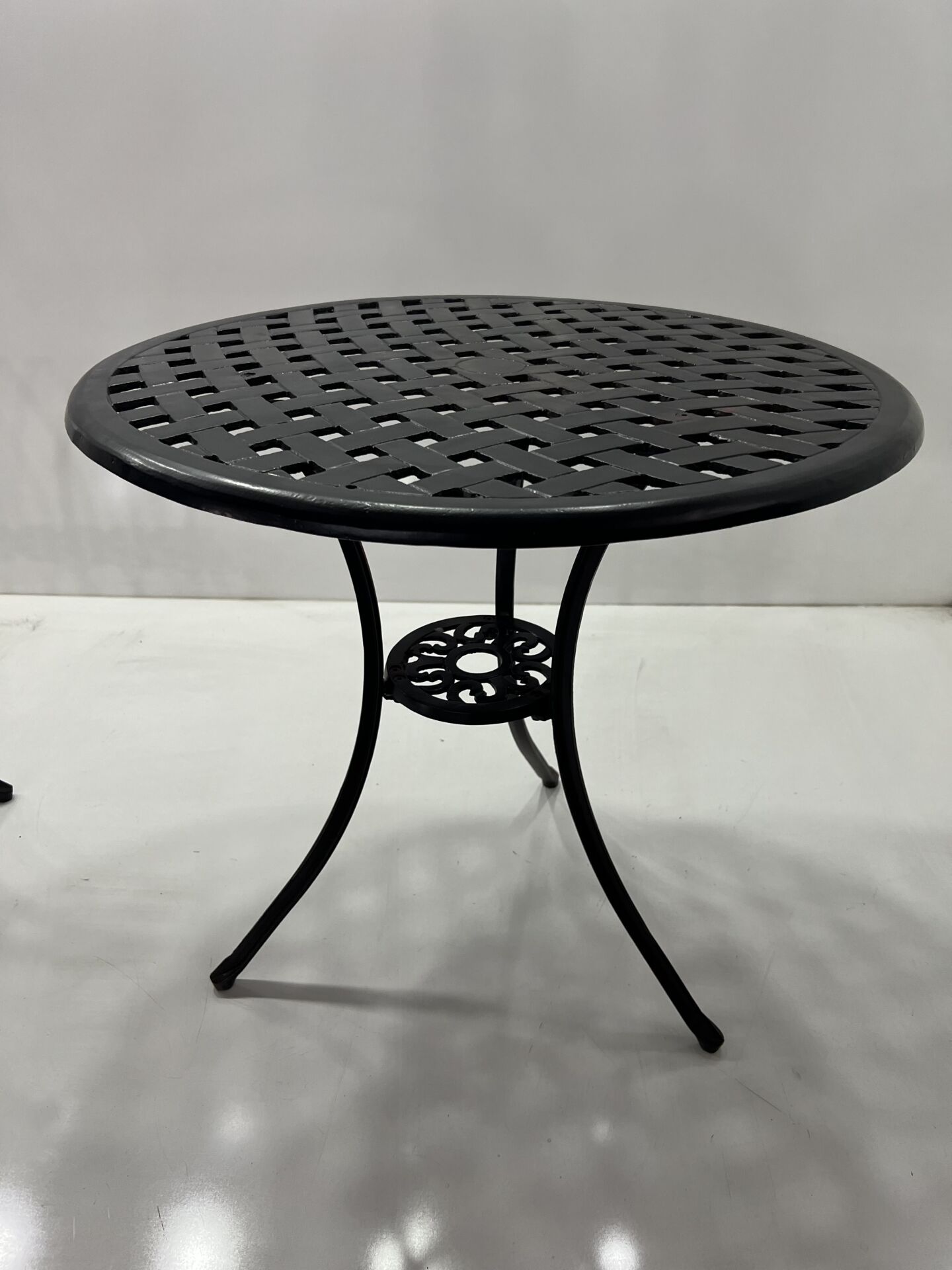 Döküm masa 68 cm  çap yükseklik 65 cm