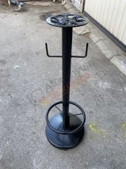 Bistro masa-koktey askılı masa ayak basmalı