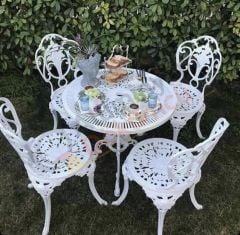 Güllü dört sandalye yetmişbeş çap masa