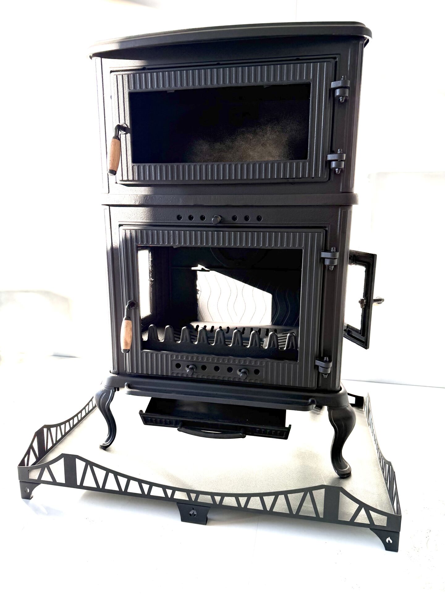 Döküm dik fırınlı soba Osmanlı alt tepsi ile birlikte